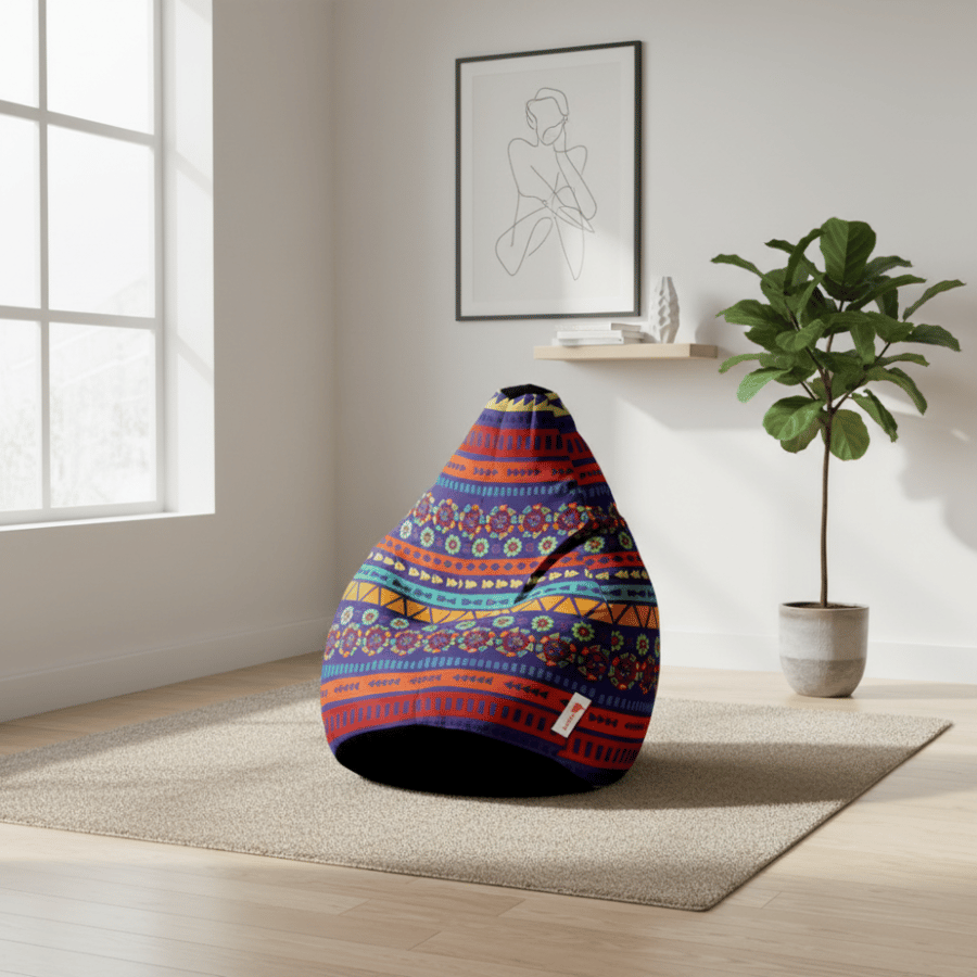 Between bags with colorful geometric engravings – a cheerful decorative touch