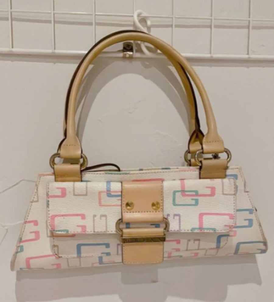 GUESS 幾何学模様のハンドバッグ