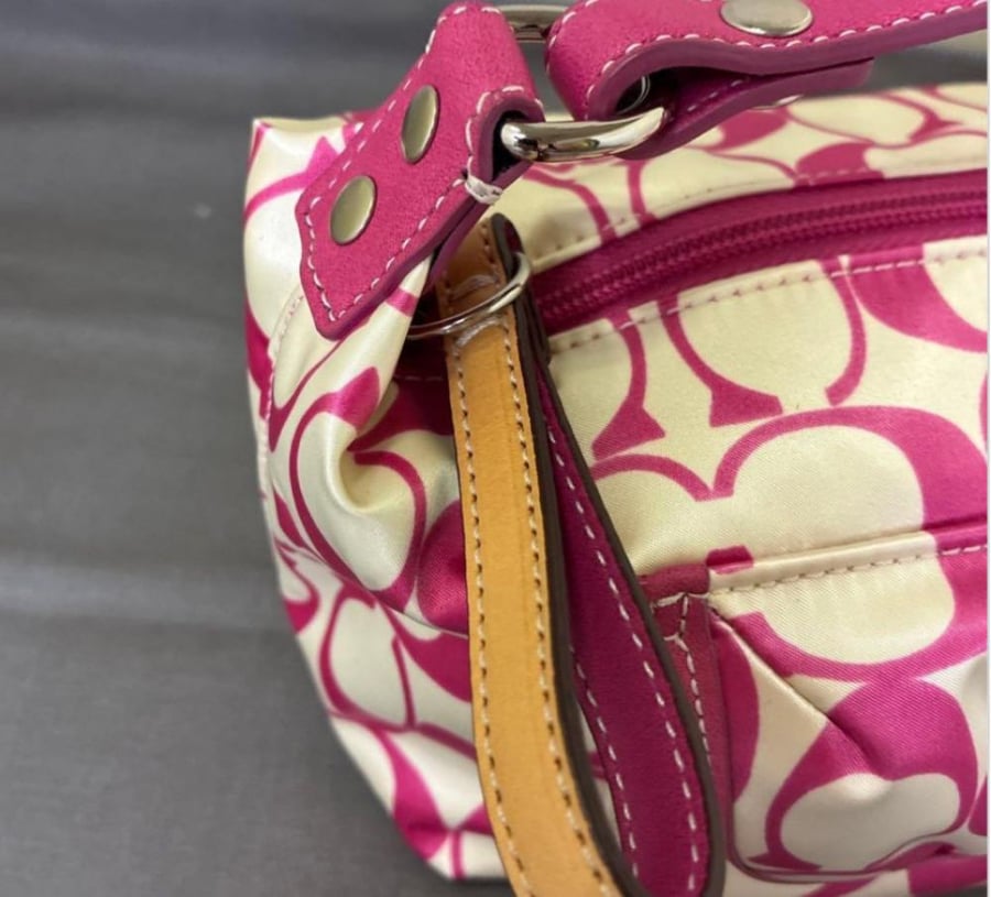 Mini coach bag pink  new (جديده ) 2012