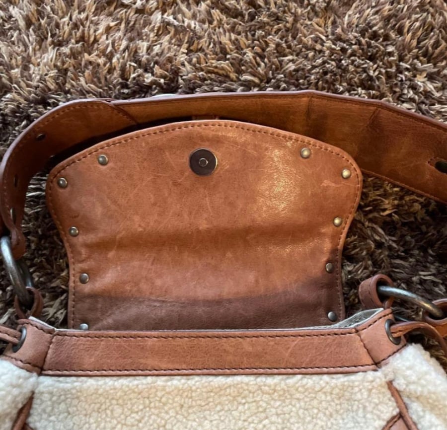 GUESS one-shoulder bag, sheepskin, luxury studs, made in Italy