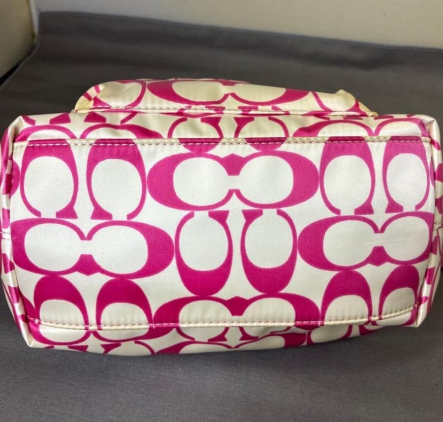 Mini coach bag pink  new (جديده ) 2012