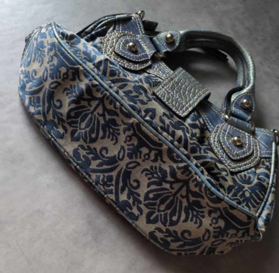 00s vintage GUESS hand bag