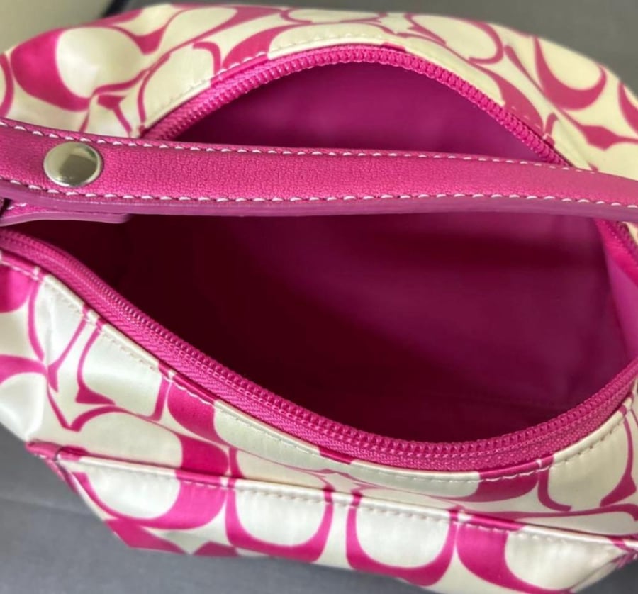 Mini coach bag pink  new (جديده ) 2012