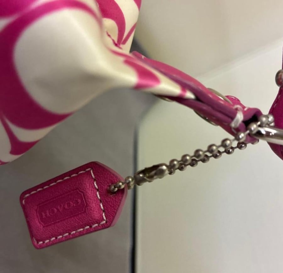 Mini coach bag pink  new (جديده ) 2012