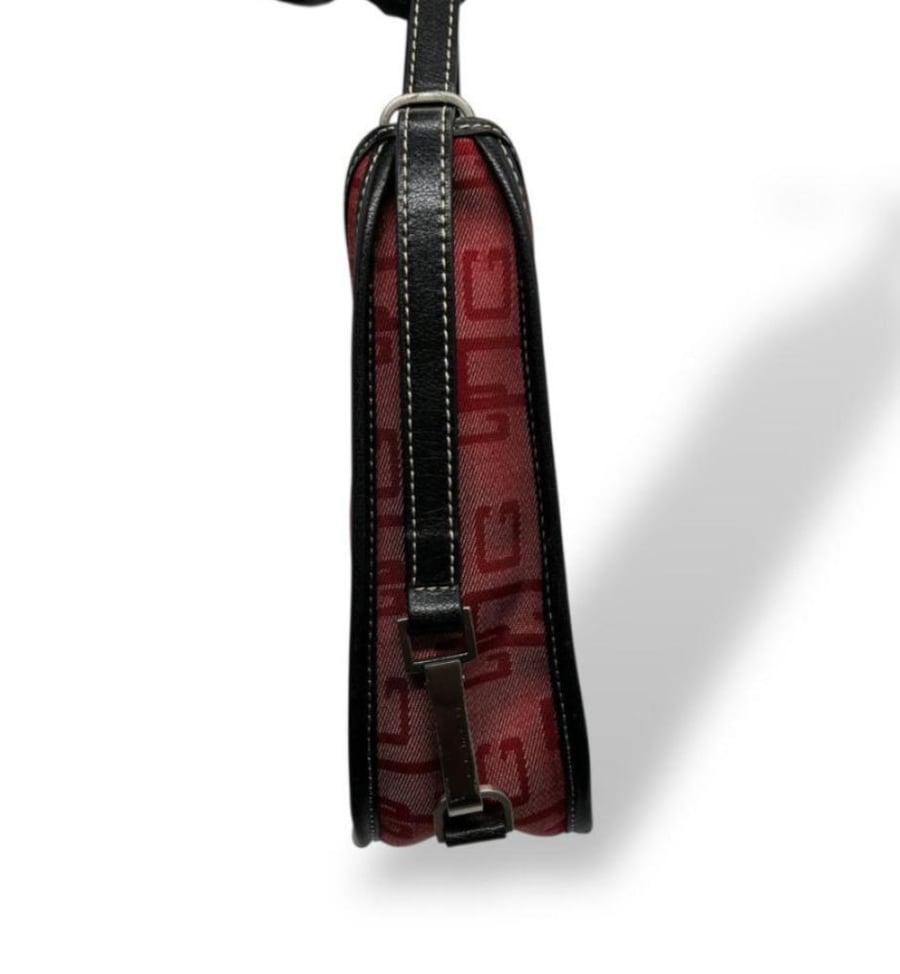 (نادره توفر في متجرنا  GUESS Y2KO Shoulder Bag Red Monogram4