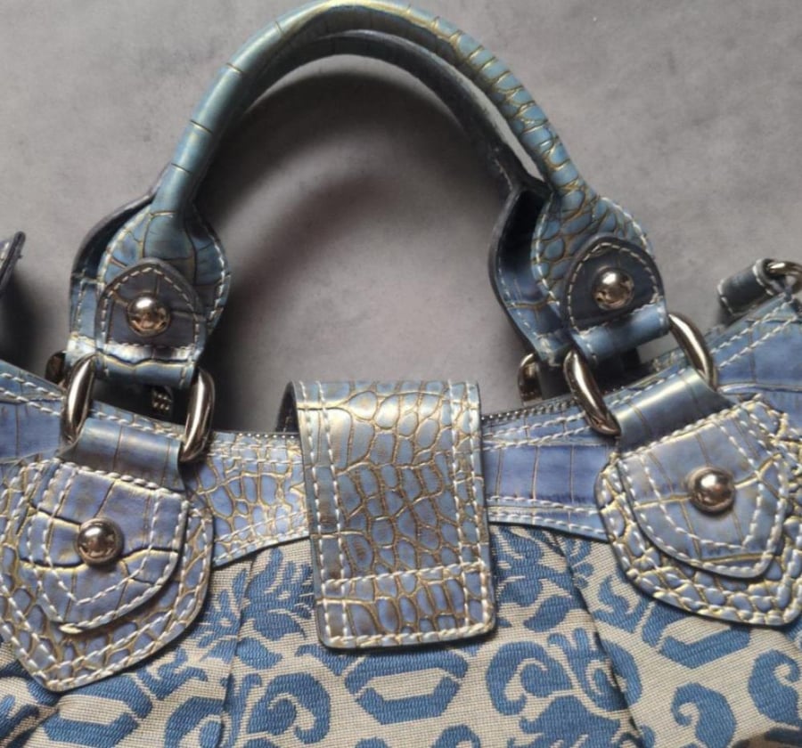 00s vintage GUESS hand bag