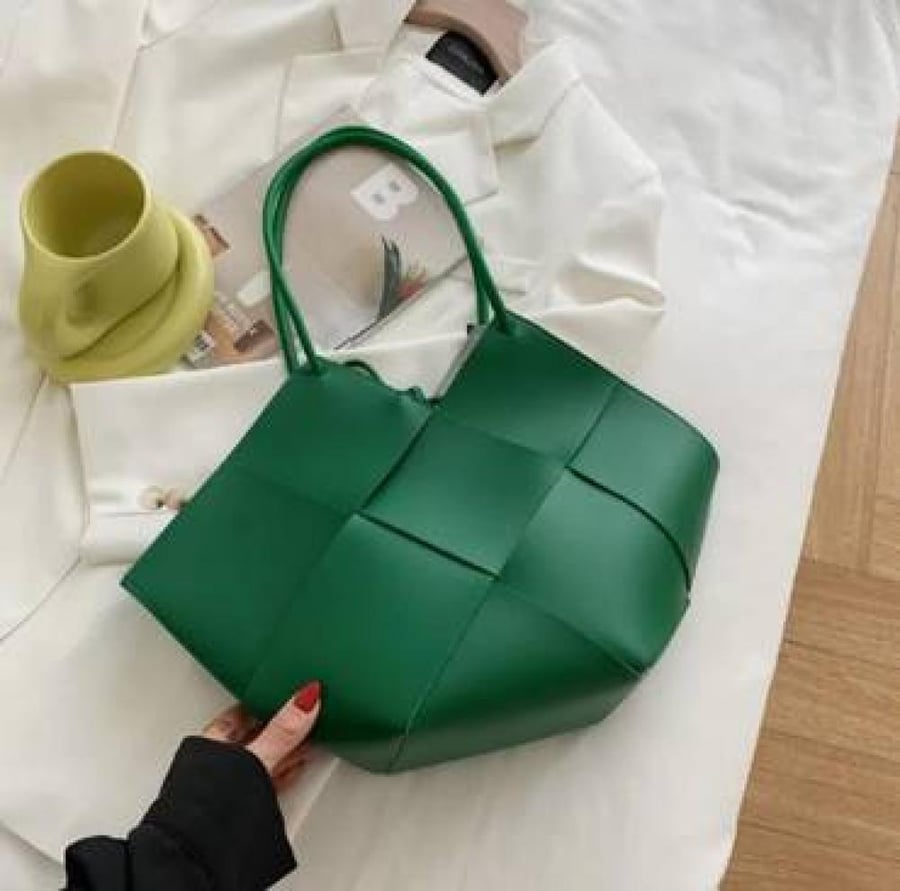حقيبة ​"لارا تـوت - Lara Tote"