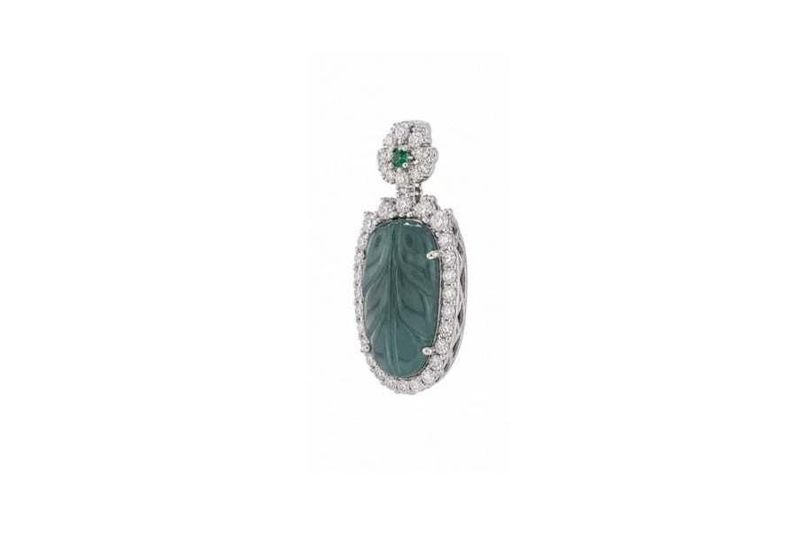تعليقة Floral Carved Jade