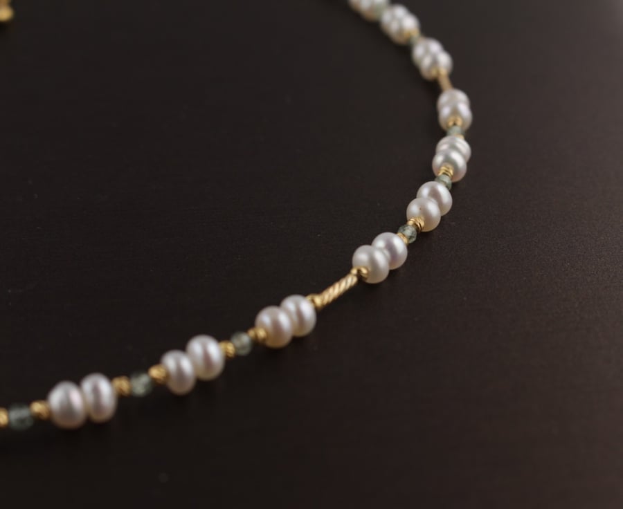 عقد Luna Pearl