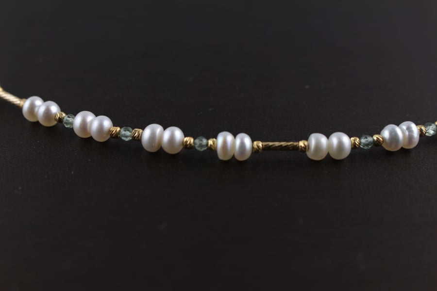 عقد Luna Pearl