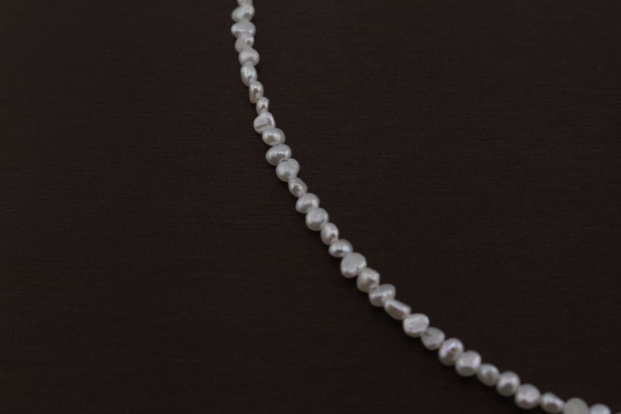 عقد pearl whisper