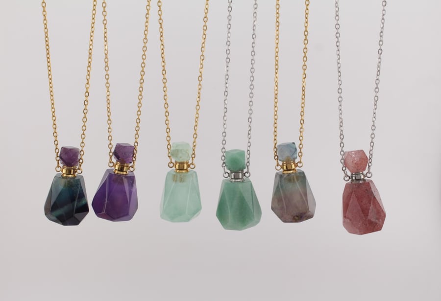 ‏سلاسل Gemstone Perfume Bottle – Faceted Design