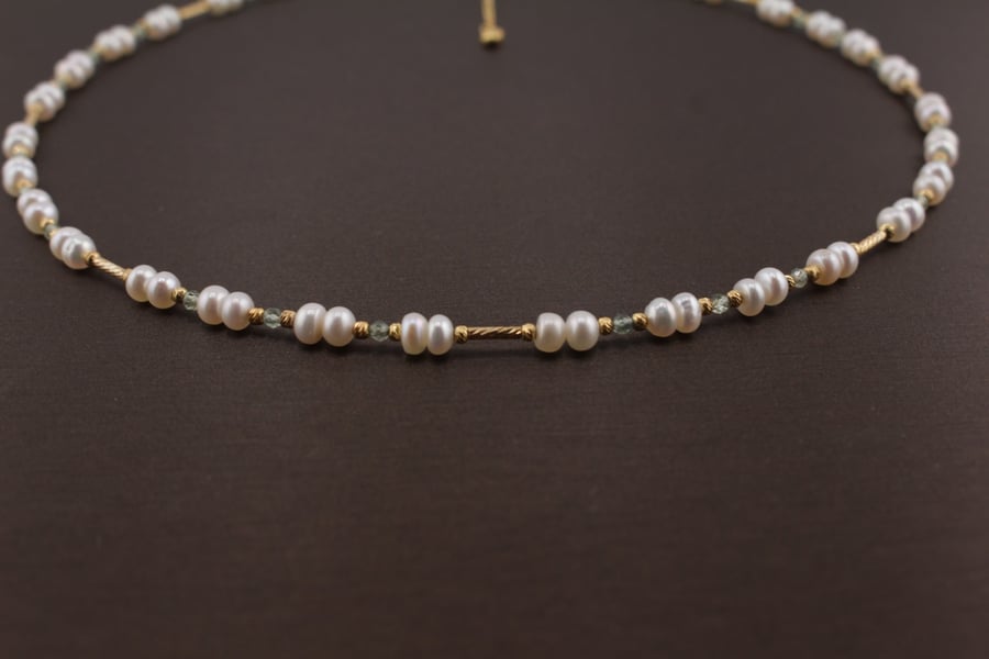 عقد Luna Pearl