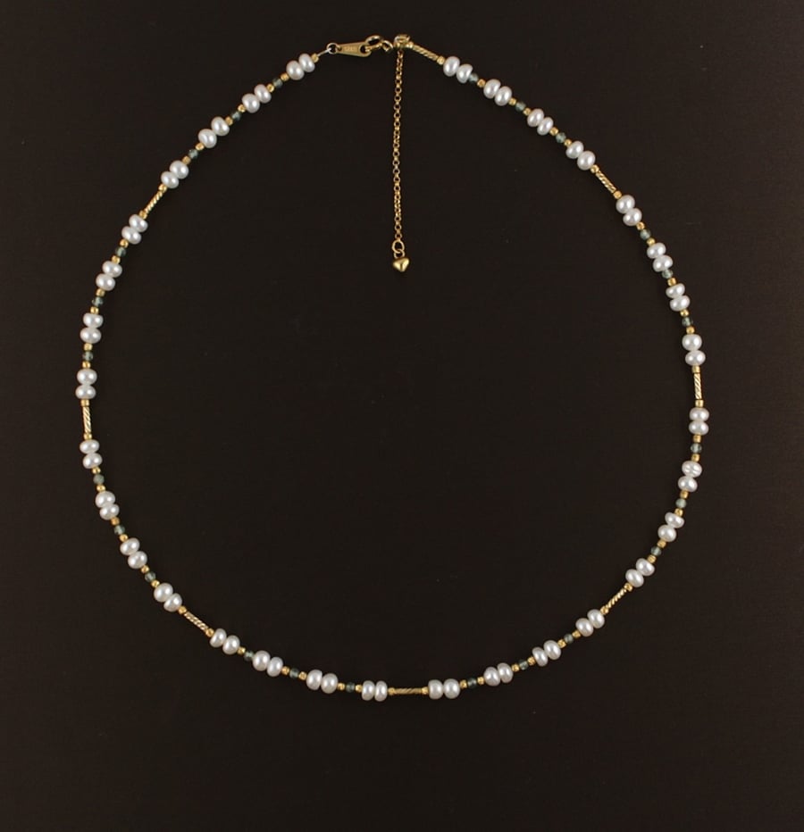 عقد Luna Pearl