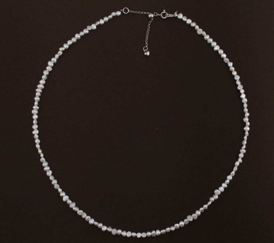 عقد pearl whisper