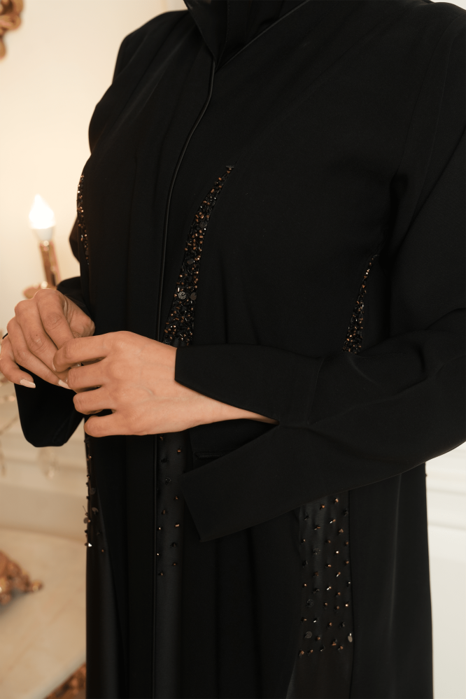عباية كريب صالونة شقر تطريز عسلي واسود ناعم فخم