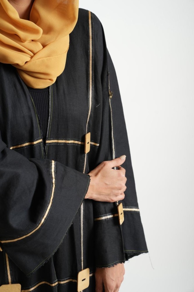 عباية قطن فاخر مخلوط بحلية مربعات خشبية