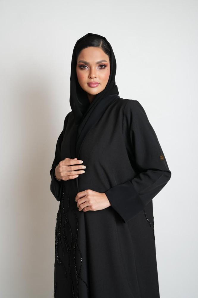 عباية كريب تطريز من الامام وكسرة من الخلف - اسود