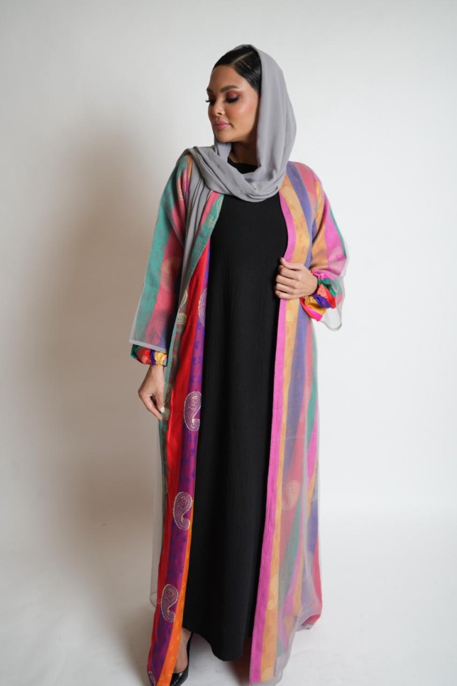 عباية حصرية بكساء رمادي أنيق