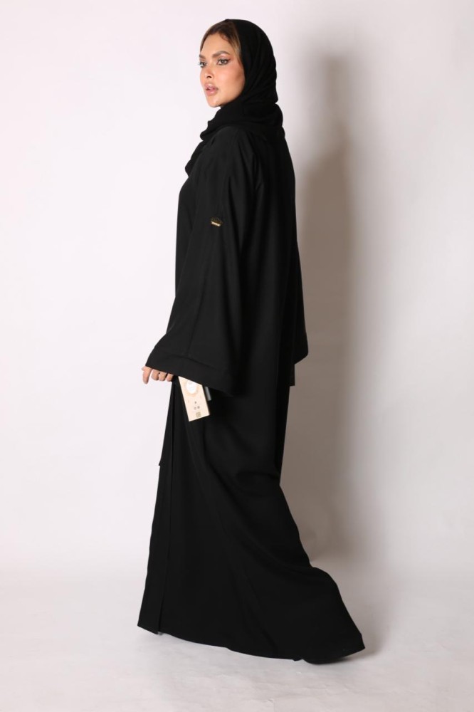 عباية كريب صالونة أسود سادة مقفلة من الامام