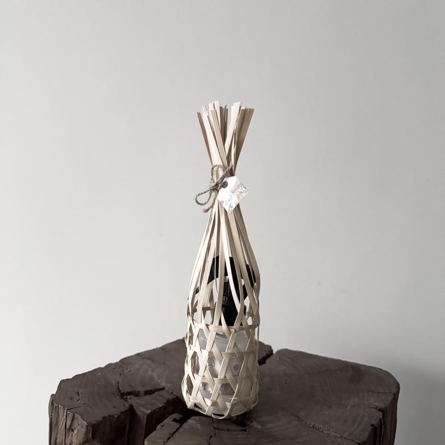Empty wicker distribution
