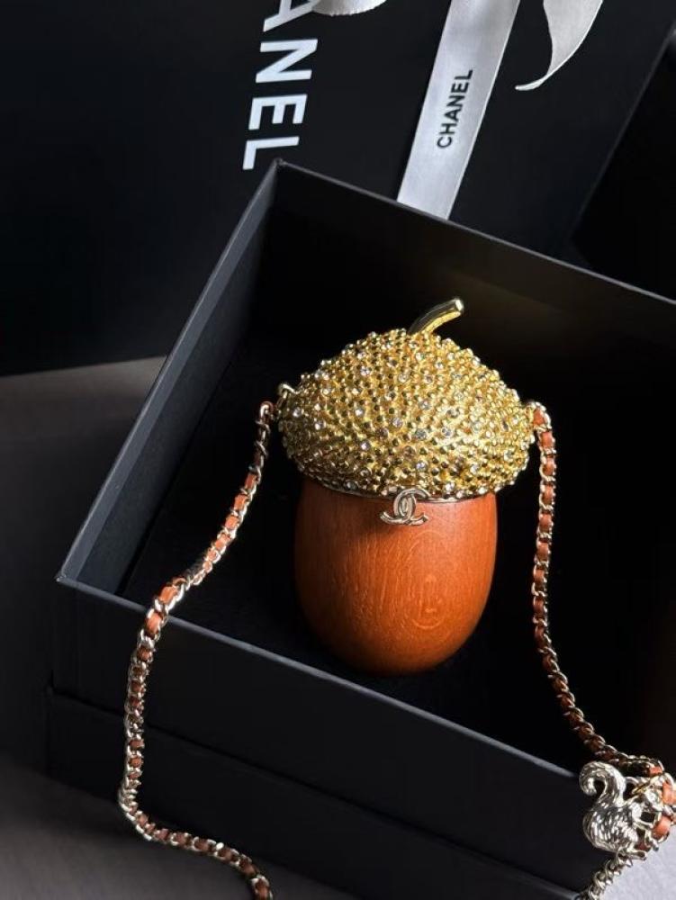 شنطة سهرة "أكورن مينيودير" (Acorn Minaudière) من شانيل تقليد ماركة عالي الجودة