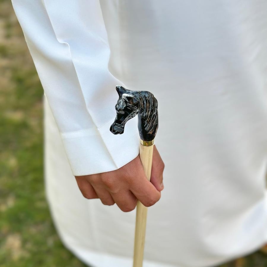 عصا الخيل اسود مخلوط كبير ، خشب فاتح