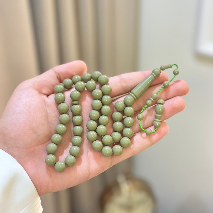 A tasbih with a royal blue and pistachio green color.