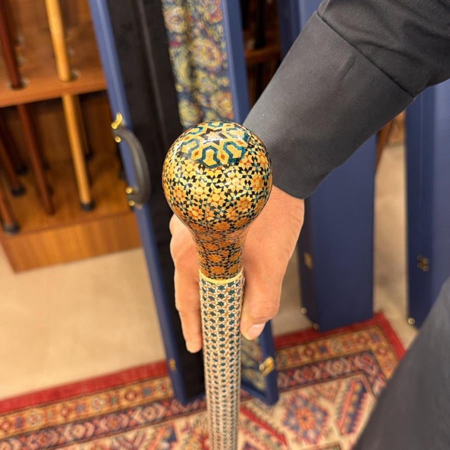 A thick spherical scepter cane VIP