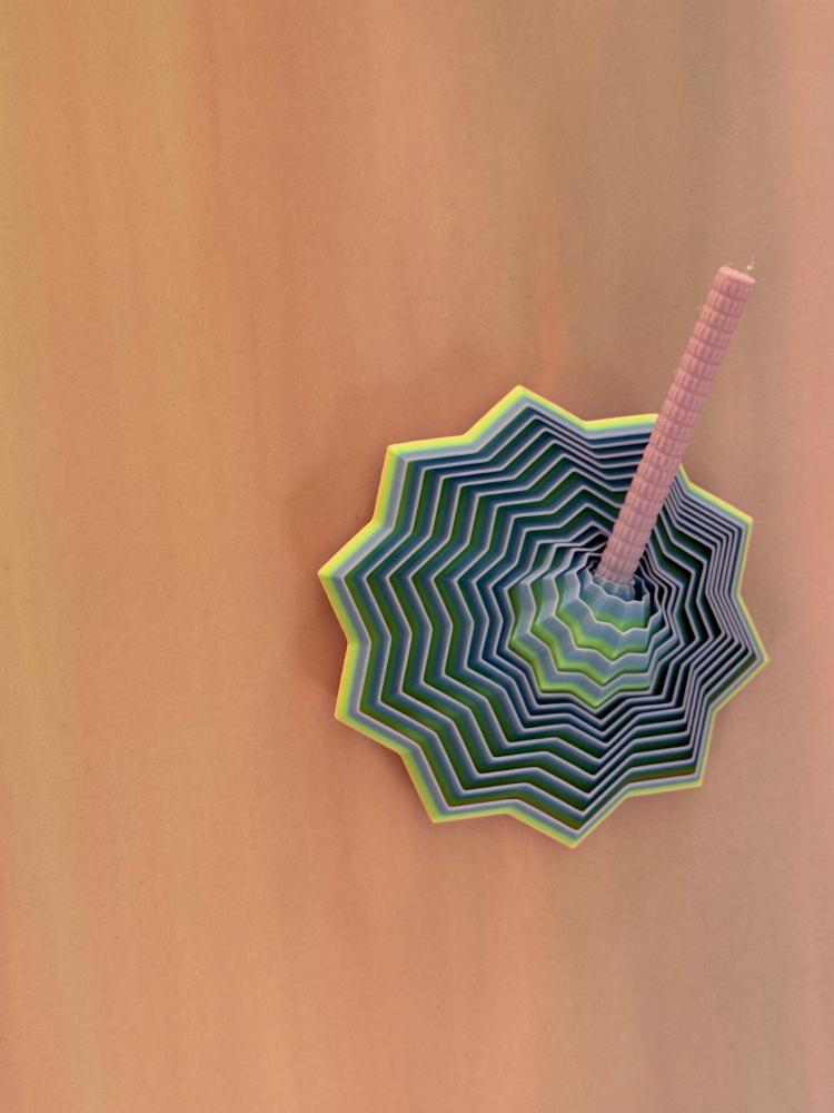 لعبة تفريغ الطاقة السداسية وسط  star fidget