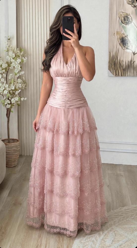 فستان سهرة تفتة مع تل مطرز بخرز