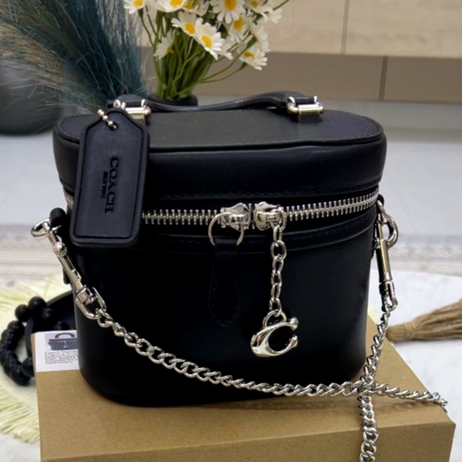 "Trail" small bag of black leather