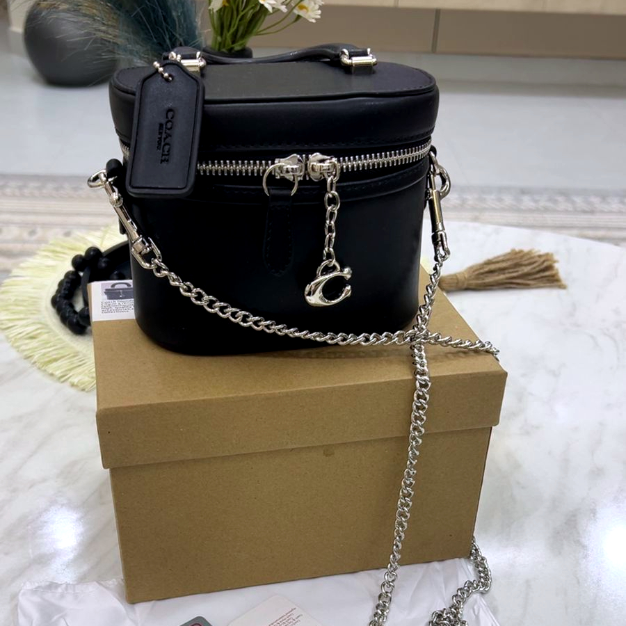 "Trail" small bag of black leather