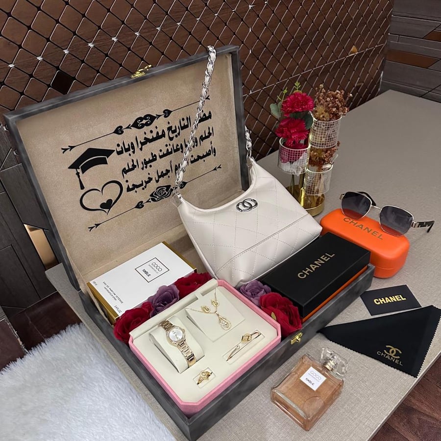 طقم نسائي فخم