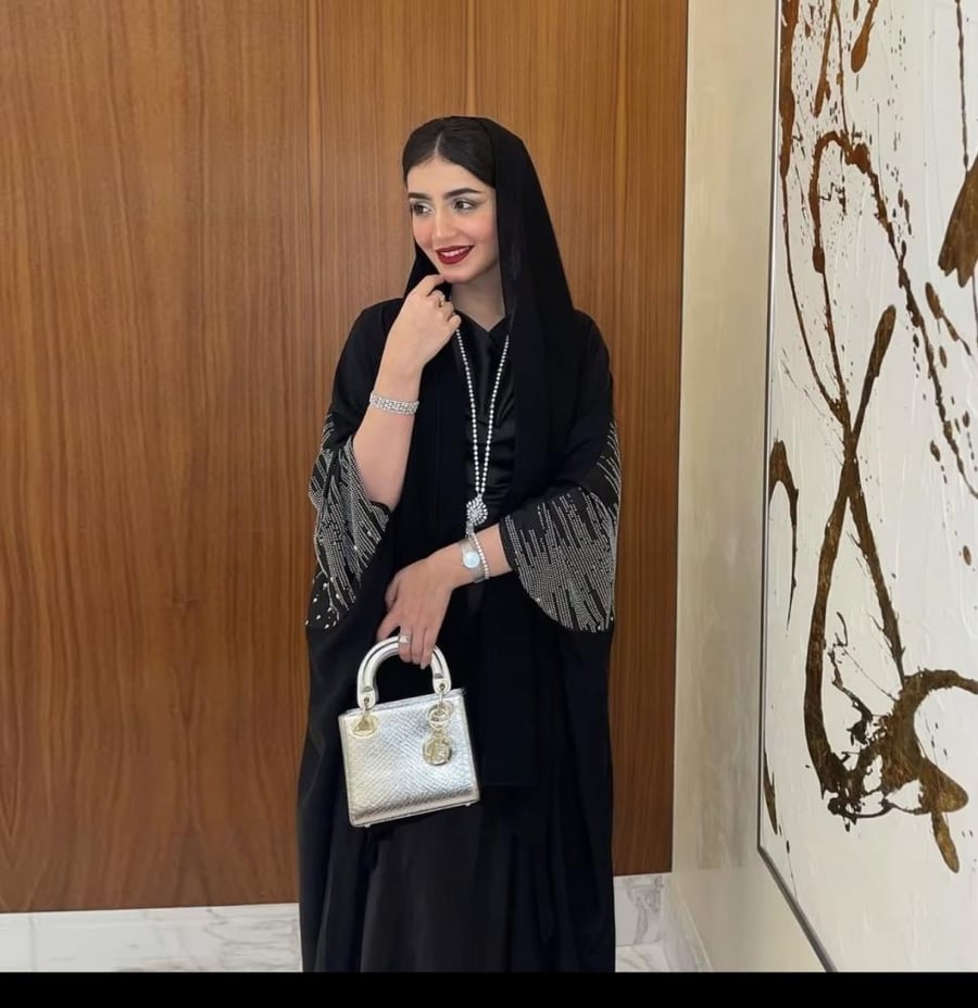 عباية من الطراز الحديث