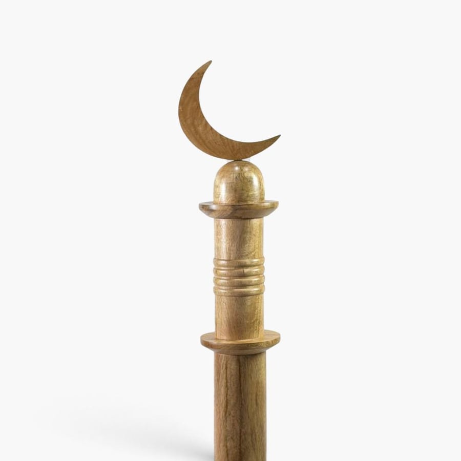 ستاند ديكور رمضان كبير من الخشب الطبيعي بتصميم مئذنة وهلال – بني خشبي – ارتفاع 95 سم × 18 سم
