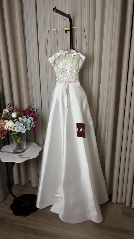 White Seashell-Inspired Embellished Evening Dress with Side Drape