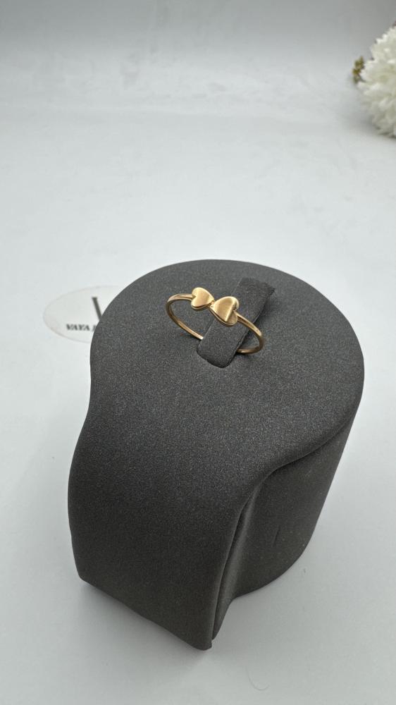 18 karat gold ring