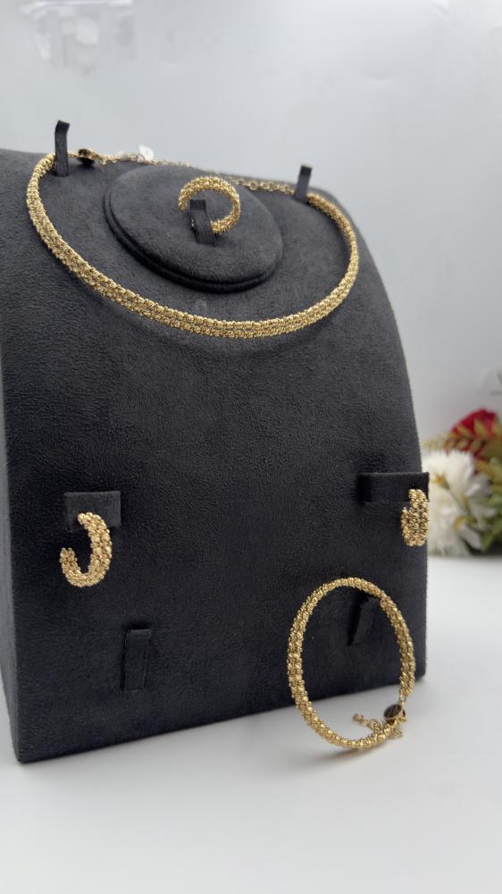 طقم ذهب عيار 18 " دوريكا "