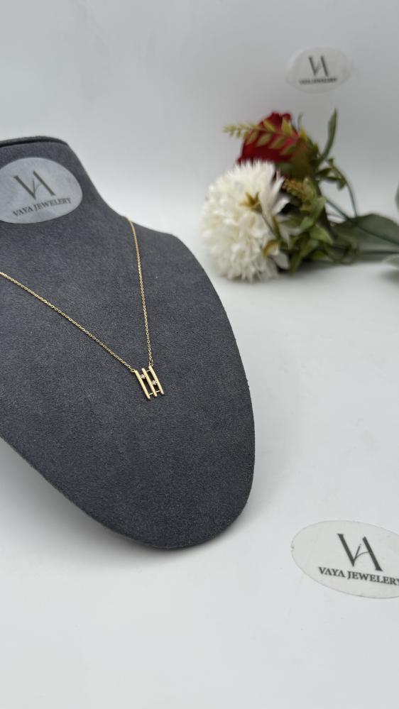 عقد ذهب عيار 18