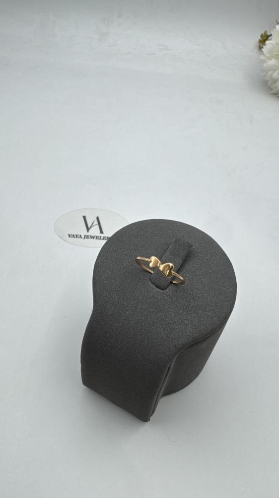 18 karat gold ring