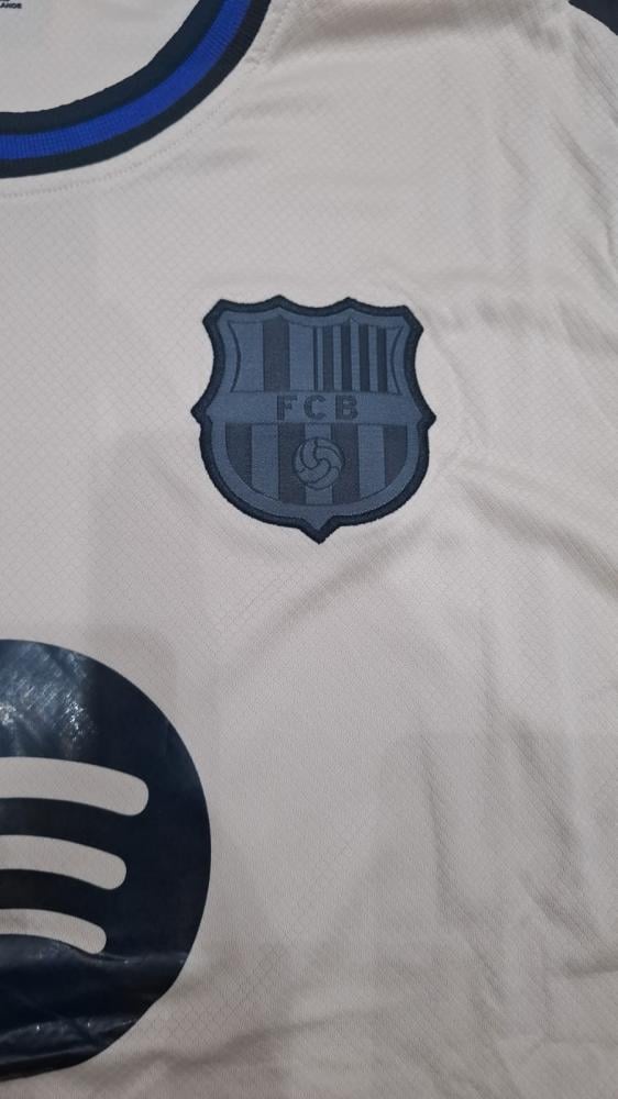 طقم برشلونة 2026 رجالي الاحتياطي