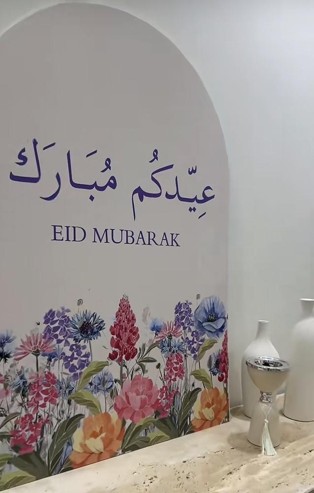 لوحة عيد وسط فلين