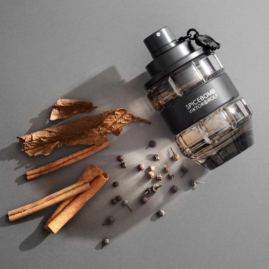 عطر  سبايس بومب من فيكتور اند رولف للرجال او دو تواليت 90 مل