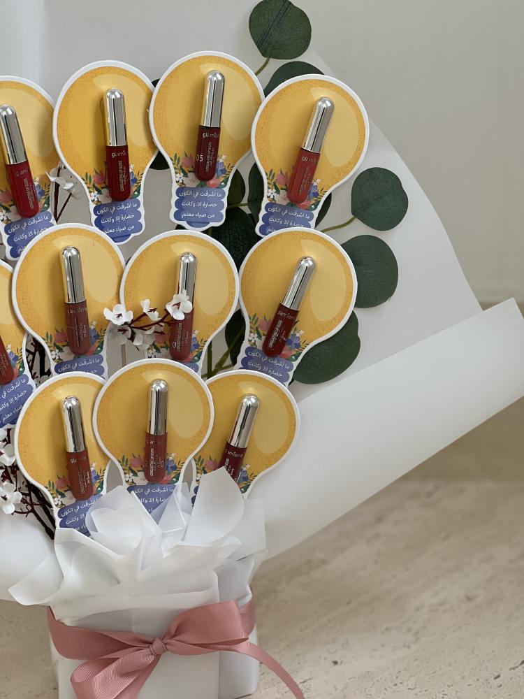A bouquet of 12 mini Rouge roses for Teacher's Day