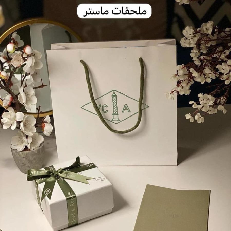طقم وردة ميني فضي حجر ابيض