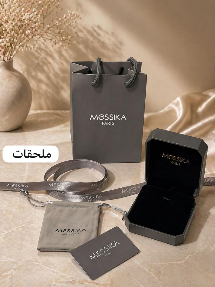شوكر مع حلق ذهبي