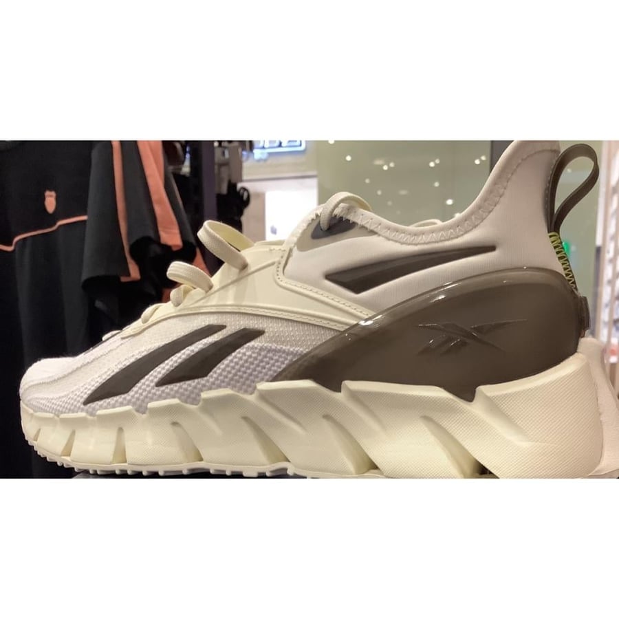 Reebok Zig Kinetica 3 men s running shoe White black White grey yellow