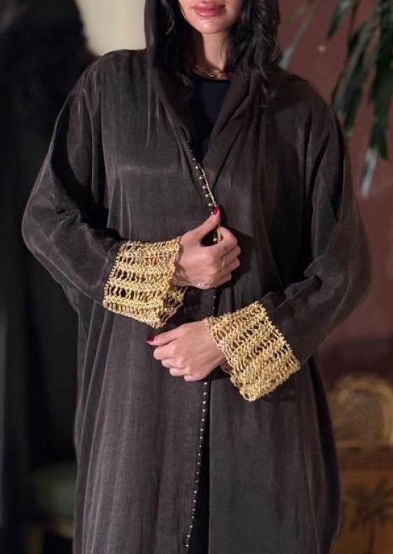 عبايه بني غامق