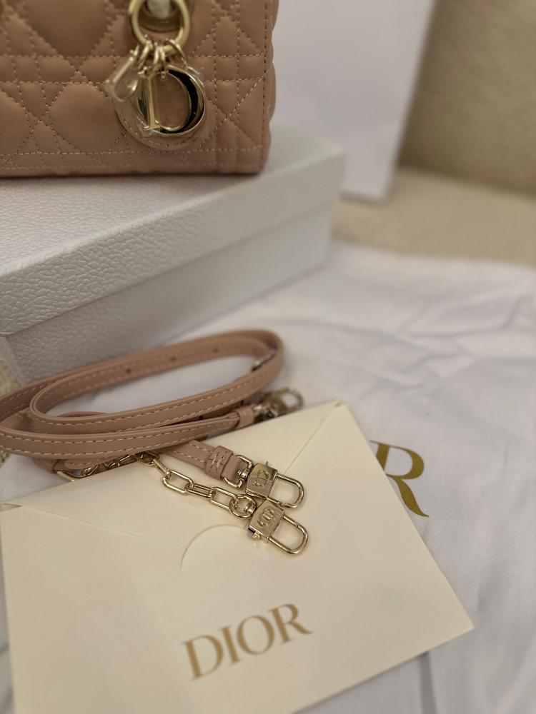 شنطة ديور